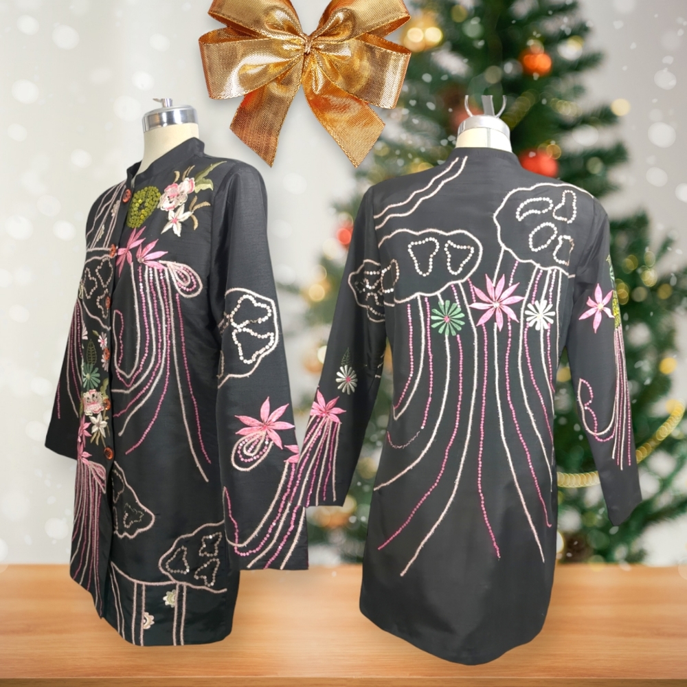 LUXE Luxury Embroidery light weight Coat Size M